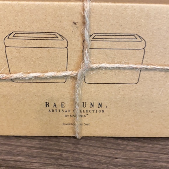 Rae Dunn “CROWN” and #1 MOM Set of 2 Jewelry Boxes - Picture 3 of 3